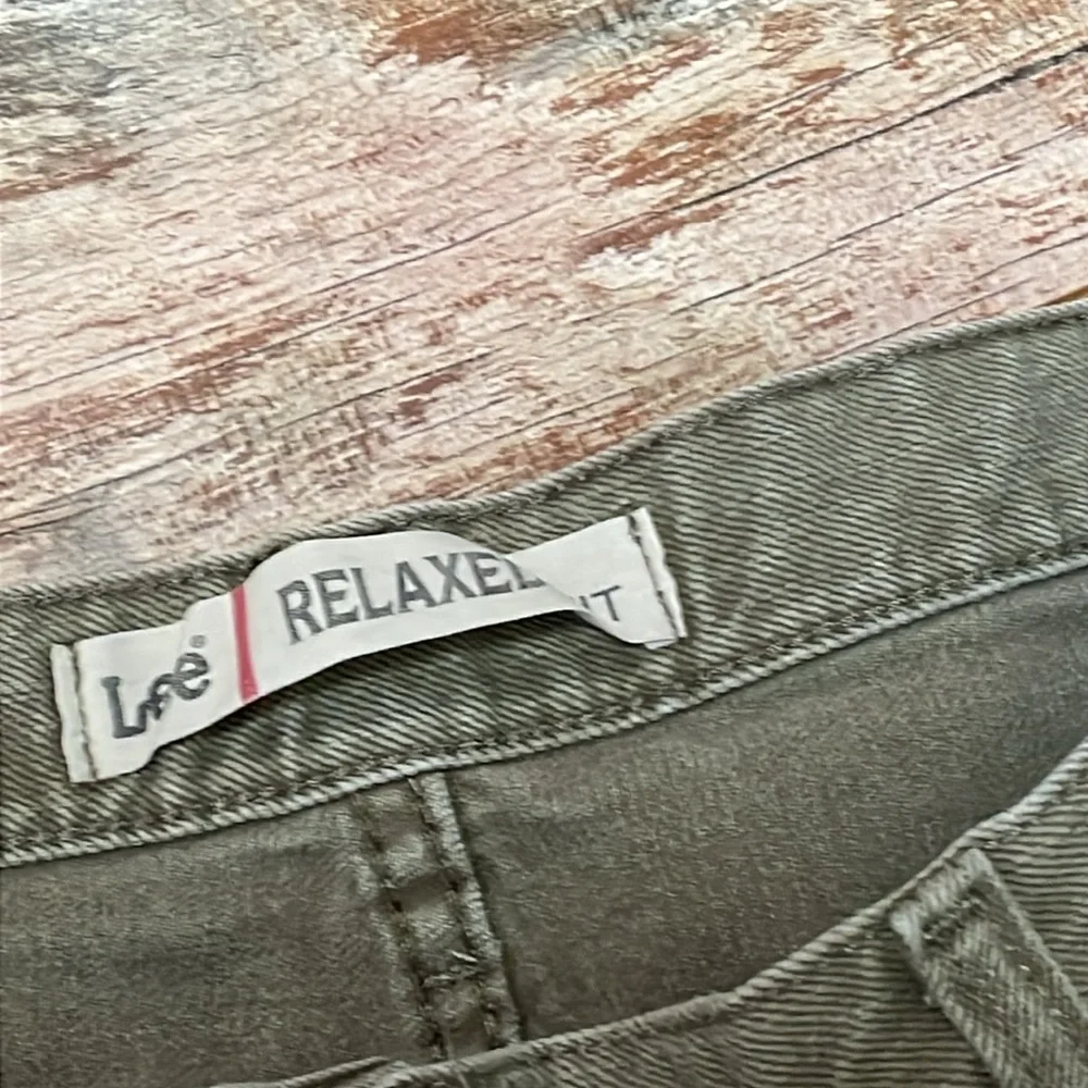 -Lee  42 x 30 jeans relaxed fit  tan color